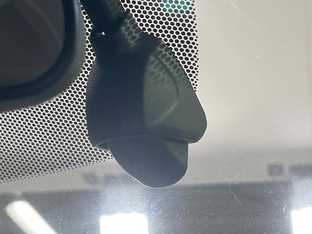 【ドライブレコーダー】安心・安全なカーライフに必須のドライブレコーダーを装備!走行中はもちろん、あおり運転や事故に遭遇した際の状況も映像で記録し、万一のリスクに備えます。