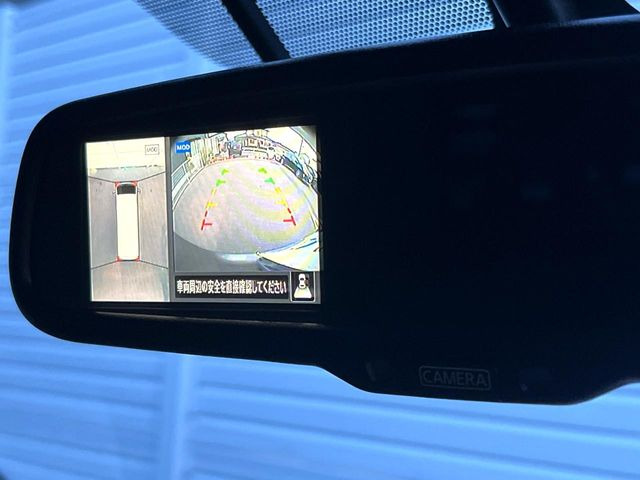 �y�}���`�e���C�����j�^�[�z�Ԃ̃t�����g��T�C�h�̃J�����摜�𓯎��Ƀ��j�^�[�\�����邱�ƂŁA���H�⋷�����𑖍s���ł����͂̏󋵊m�F���ł����S!�{�iSUV�ɂ��ꂵ�������ł���