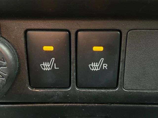 【シートヒーター】寒い日に重宝するシートヒーター!エアコンより早く温まってくれるので寒がりの人も安心ですね♪エアコンの温風は乾燥するから苦手、という方にもをおすすめです。