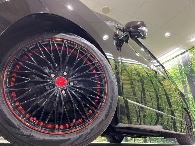 【19インチアルミホイール】外観にマッチしたアルミホイールを装着しております。各種アルミホイールや、スタッドレスタイヤも取扱いしております。是非ご相談ください♪