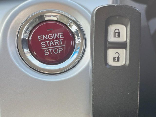 �yHonda�X�}�[�g�L�[�z�J�o����|�P�b�g�ɓ��ꂽ�܂܂ł��h�A�̎{���E�������\�ȃX�}�[�g�L�[�𑕔��B�G���W���̃I���E�I�t�����J�M�����o���K�v����������Ƃ��Ă��֗��ł���