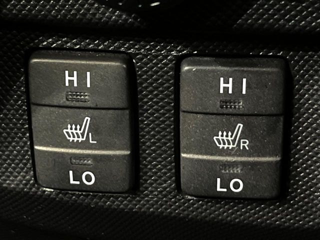 【シートヒーター】寒い日に重宝するシートヒーター!エアコンより早く温まってくれるので寒がりの人も安心ですね♪エアコンの温風は乾燥するから苦手、という方にもをおすすめです。