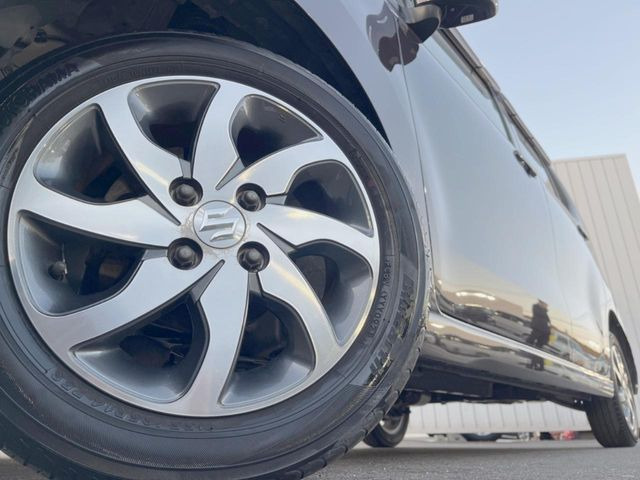 �y�����A���~�z�C�[���z�O�ςɃ}�b�`���������A���~�z�C�[���𑕒����Ă���܂��B�e��ЊO�A���~�z�C�[����A�X�^�b�h���X�^�C�����戵�����Ă���܂��B���񂲑��k����������