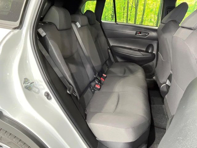 後部座席も気になるようなキズ・汚れやへたり等、大きなダメージはなく、良好な状態です。