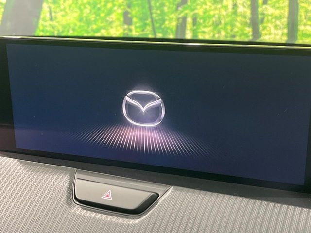 �y12.3�C���`�}�c�_�R�l�N�g�z�ԓ��̕��͋C�Ƀ}�b�`������^�f�B�X�v���C�B�X�}�z�ڑ��ł̃i�r�g�p��Bluetooth�Đ����A�l�X�ȋ@�\���y���߂܂��B�����I�ȃ_�C�������삪�\�ŁA�g��������ǍD�ł��B