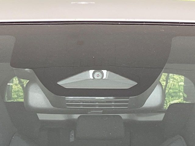 【トヨタセーフティセンス】走行中に前方の車両等を認識し、衝突しそうな時は警報とブレーキで衝突回避と被害軽減をアシスト。より安全にドライブをお楽しみいただけます。