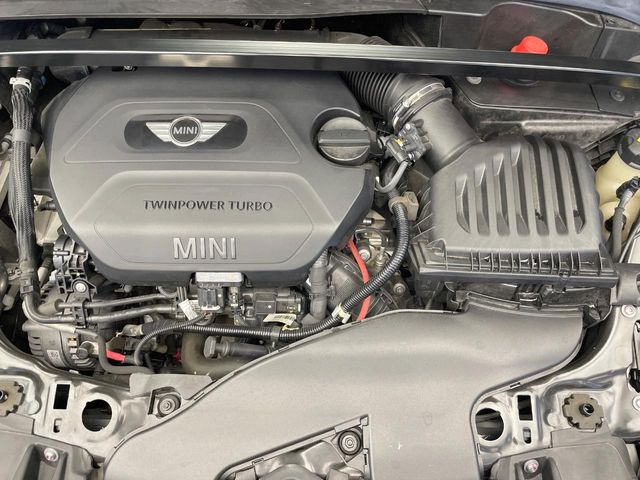 ●当店では、各メーカーの専用診断テスターを導入。国家資格を持つテクニカルスタッフも常駐しておりますので、万が一の際にも安心してご利用いただけます。