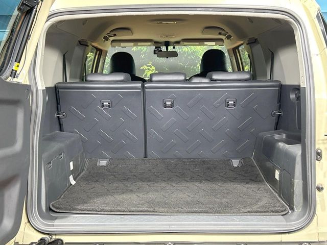 ���i�̂���������ʋ΁A���}���ɏ\���ȉ׎��X�y�[�X���m�ۂ��Ă���܂��B�Z�J���h�V�[�g��|���ƁA�傫�ȉו��̐ύڂ��\�ł���