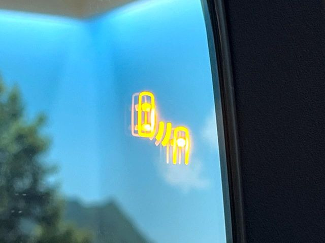 �y�u���C���h�X�|�b�g���[�j���O�z���s���A�h�A�~���[�̎��p�ɂȂ�₷���ӏ��Ɍ㑱�Ԃ��ڋ߂���ƃT�C�h�~���[�t�߂Ɍx����\���A�h���C�o�[�ɒ��ӊ��N�����Ă���܂��B