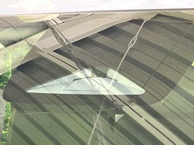 �y�z���_�Z���V���O�z���s���ɑO���̎ԗ�����F�����A�Փ˂������Ȏ��͌x��ƃu���[�L�ŏՓˉ���Ɣ�Q�y�����A�V�X�g�B�����S�Ƀh���C�u�����y���݂��������܂��B