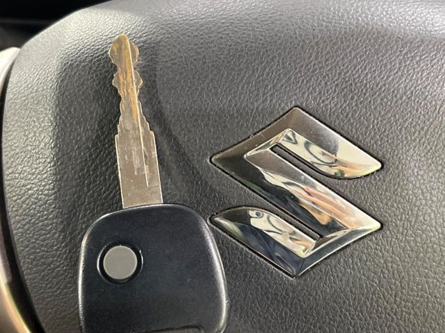 【キーレス】少し離れた場所からでもボタン一つでドアの開錠・施錠ができるのでとっても便利!ドアの鍵穴周りに傷をつけることもありません♪