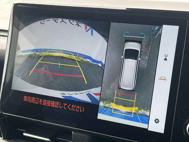 【パノラミックビューモニター】専用のカメラにより、上から見下ろしたような視点で360度クルマの周囲を確認することができます☆死角部分も確認しやすく、狭い場所での切り返しや駐車もスムーズに行えます。
