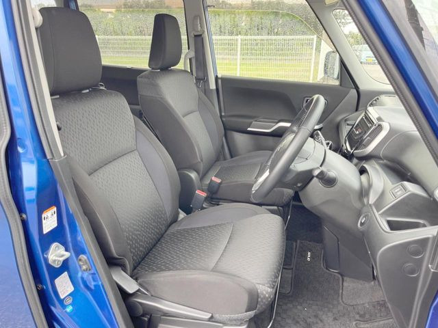 運転席シート廻りは使用感も少なく、良好な状態となっています。丁寧に使われていたことがよくわかりますね。