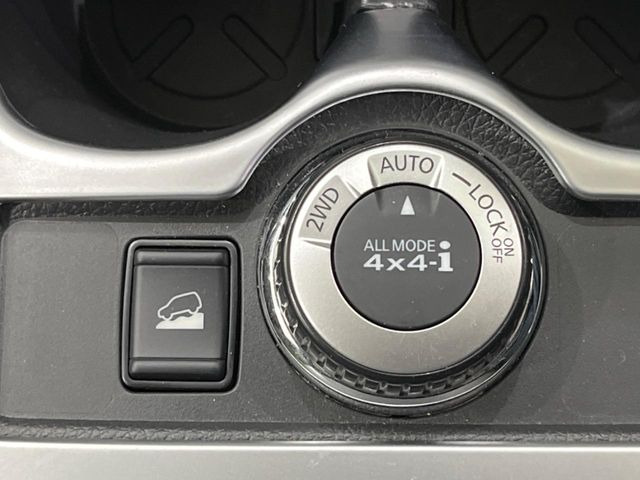 �y�I�[�����[�h4&times;4�z2WD/4WD���[�h����y�ɐ؂�ւ��\�B�R��d����2WD�A�X�^�b�N���ɖ𗧂�LOCK�AAUTO���[�h�ł�4WD�̔z���������Œ������A�H�ʏ󋵂��킸���肵��������T�|�[�g�B