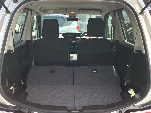 『車を購入した後の車検やメンテナンス、キズを直す板金、事故受付まで承ります。愛車についてのご相談はすべて当店にお任せください。』