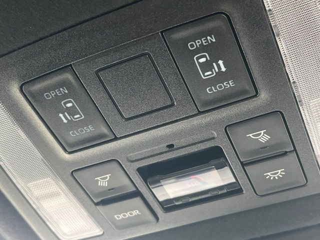 【両側パワースライドドア】スマートキーや運転席のスイッチで後席両側スライドドアの開閉が可能♪電動だから力を入れてドアを開ける必要が無く、小さなお子様でも簡単に開け閉めでき快適です♪