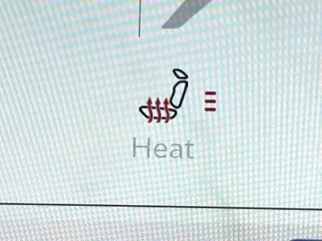 ●フロントシートヒーティング:運転席・助手席共に三段階で調節が可能なシートヒーターを装備しております。季節を問わず快適にご使用いただけます。