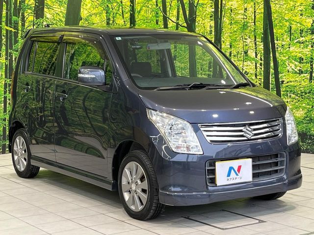 高透明度のガラス皮膜で撥水はもちろん、上質なツヤ・光沢を実現。紫外線や酸性雨から大切な愛車を保護し、色あせ・劣化を防止。「弾スプラッシュコート」、「弾プリミッサコート」からお選びいただけます。