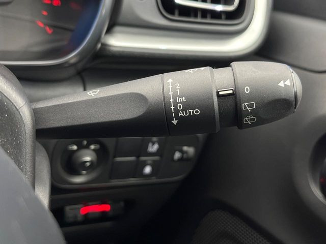 �����C���Z���T�[:�J�ʂɍ��킹�āA���C�p�[�̉����x���������䂵�Ă���܂��B