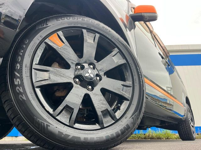 �y�����A���~�z�C�[���z�O�ςɃ}�b�`���������A���~�z�C�[���𑕒����Ă���܂��B�e��ЊO�A���~�z�C�[����A�X�^�b�h���X�^�C�����戵�����Ă���܂��B���񂲑��k����������