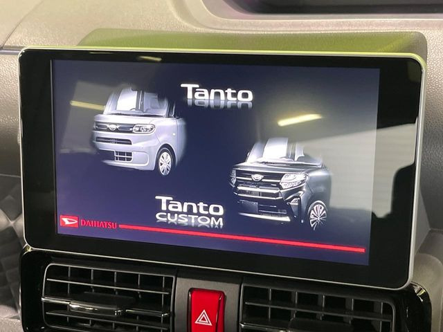 【純正ナビ】人気の純正ナビを装備しております。ナビの使いやすさはもちろん、オーディオ機能も充実!キャンプや旅行はもちろん、通勤や買い物など普段のドライブも楽しくなるはず♪