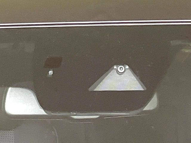 �y�X�}�[�g�u���[�L�T�|�[�g�z���s���ɑO���̎ԗ�����F�����A�Փ˂������Ȏ��͌x��ƃu���[�L�ŏՓˉ���Ɣ�Q�y�����A�V�X�g�B�����S�Ƀh���C�u�����y���݂��������܂��B