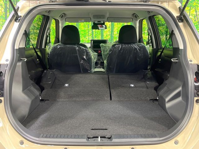 ���i�̂���������ʋ΁A���}���ɏ\���ȉ׎��X�y�[�X���m�ۂ��Ă���܂��B�Z�J���h�V�[�g��|���ƁA�傫�ȉו��̐ύڂ��\�ł���