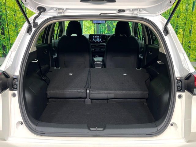 ���i�̂���������ʋ΁A���}���ɏ\���ȉ׎��X�y�[�X���m�ۂ��Ă���܂��B�Z�J���h�V�[�g��|���ƁA�傫�ȉו��̐ύڂ��\�ł���