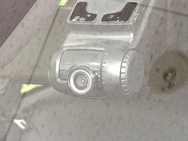 【ドライブレコーダー】安心・安全なカーライフに必須のドライブレコーダーを装備!走行中はもちろん、あおり運転や事故に遭遇した際の状況も映像で記録し、万一のリスクに備えます。