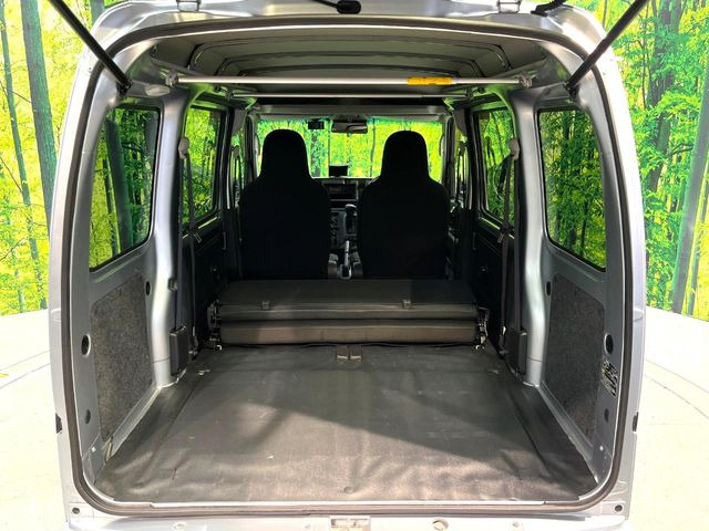 ���i�̂���������ʋ΁A���}���ɏ\���ȉ׎��X�y�[�X���m�ۂ��Ă���܂��B�Z�J���h�V�[�g��|���ƁA�傫�ȉו��̐ύڂ��\�ł���