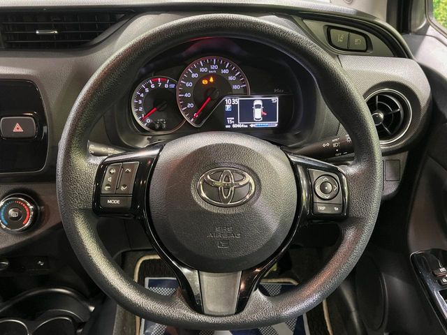 インテリアに合わせたデザインのステアリングは、運転される方のことも考え、運転しやすい形状、大きさです。是非一度、実際に触ってお確かめください。