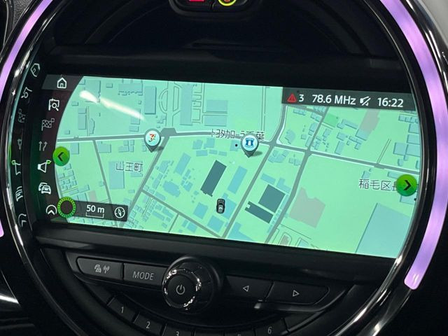 ●純正ナビ:一体感のあるナビは、高級感ある車内を演出してくれます。オーディオ機能も充実しておりますので、運転もより楽しめます♪