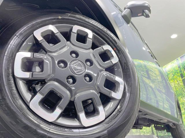 【純正15インチアルミホイール】外観にマッチしたアルミホイールを装着しております。各種アルミホイールや、スタッドレスタイヤも取扱いしております。是非ご相談ください♪