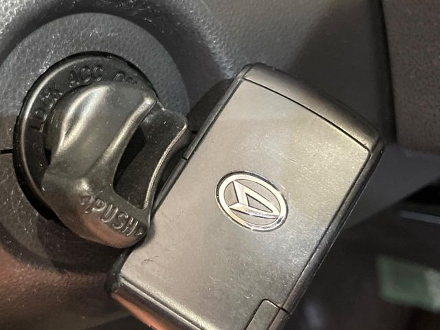 �y�L�[���X�X�^�[�g�V�X�e���z�J�o����|�P�b�g�ɓ��ꂽ�܂܂ł��h�A�̎{���E�������\�ȃX�}�[�g�L�[�𑕔��B�G���W���̃I���E�I�t�����J�M�����o���K�v����������Ƃ��Ă��֗��ł���