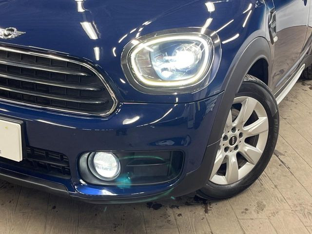 ●LEDヘッドライト:夜間走行時も良好な視界を確保し安心して運転できる高輝度LEDヘッドライトを装備!点灯速度が早く、消費電力も抑えられています。