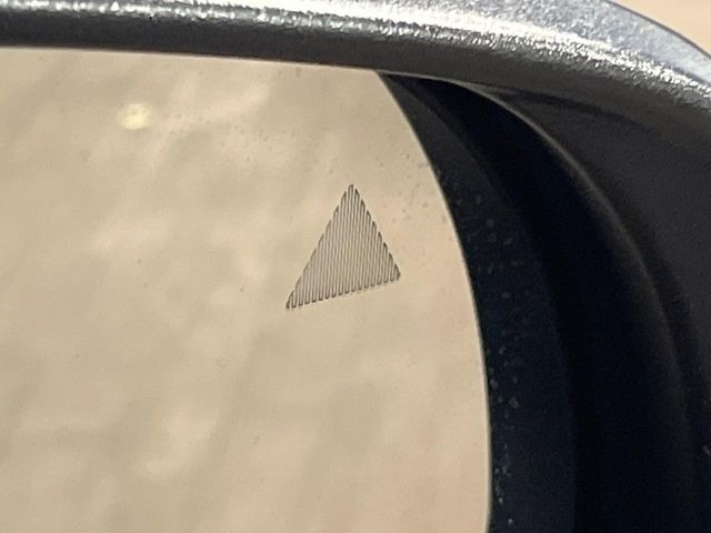 ���u���C���h�A�V�X�g�Z���T�[:���p����̎Ԃ����m���A�h���C�o�[���Ԑ��ύX���s���ۂɁA�x�����Ƌ��ɒ��ӂ𑣂��Ă������S�x���@�\�ł�!