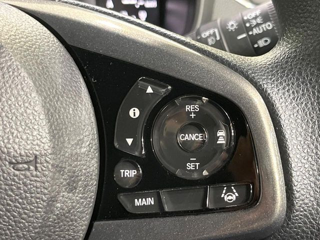 【アダプティブクルーズコントロール】高速道路での長距離走行が楽に!!自動で速度を保つクルーズコントロールが、衝突軽減システムと連携し、前方の車両を感知して車間を保つように速度調節してくれます!!