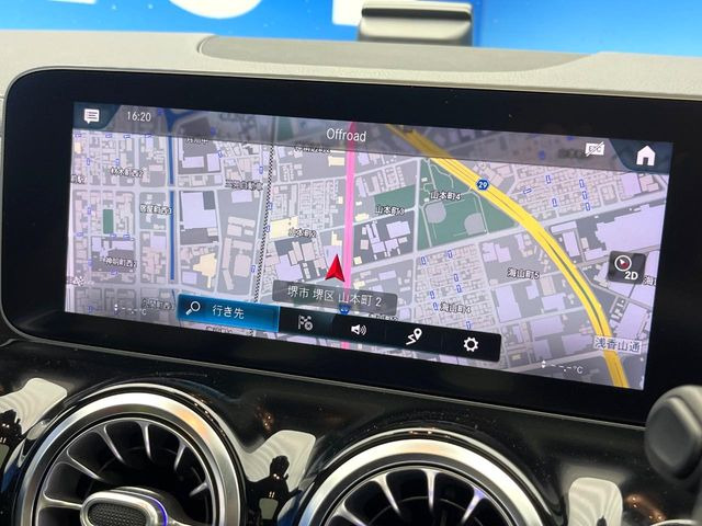 ●純正ナビ:一体感のあるナビは、高級感ある車内を演出してくれます。オーディオ機能も充実しておりますので、運転もより楽しめます♪