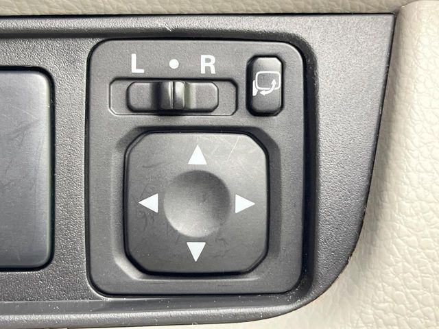 �y�d���i�[�~���[�z�T�C�h�~���[�͓d���i�[���ƂȂ��Ă���A�������ԏ�ł��L�Y�������X�N��}�����܂��B