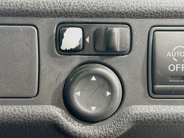 �y�d���i�[�~���[�z�T�C�h�~���[�͓d���i�[���ƂȂ��Ă���A�������ԏ�ł��L�Y�������X�N��}�����܂��B