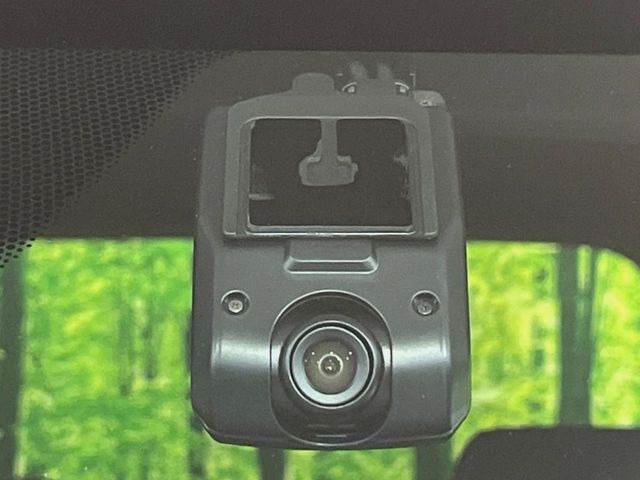 【ドライブレコーダー】安心・安全なカーライフに必須のドライブレコーダーを装備!走行中はもちろん、あおり運転や事故に遭遇した際の状況も映像で記録し、万一のリスクに備えます。