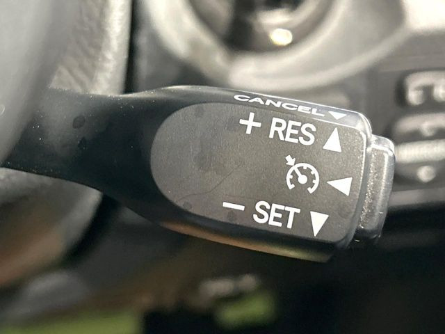 �y�N���[�Y�R���g���[���z�������H�����N���N���s�B�A�N�Z���𗣂��Ă���葬�x�ő��s���ł��A�������^�]���̕��S���y��!�����E�������ȒP�ȃX�C�b�`����Œ����ł��܂��B