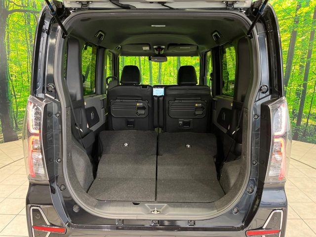 後席を格納すると、これだけの広さが!シーンに合わせたシートアレンジで、大きな荷物も積むことが出来ます♪