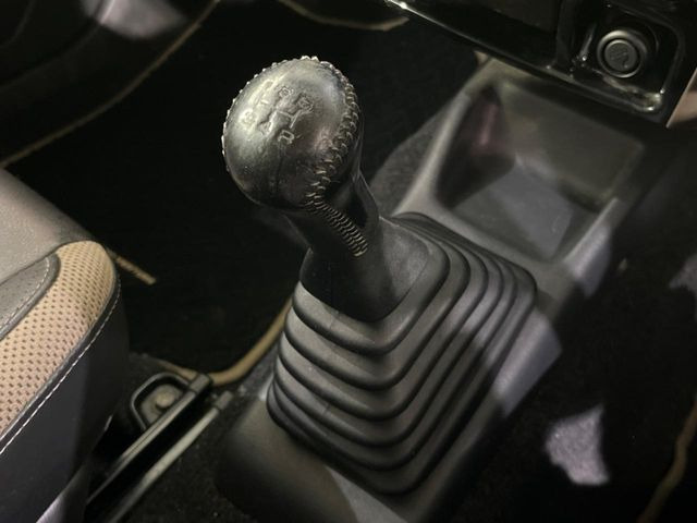 【フロア5速MT】走りの5速MT!!スポーティーな走行をお楽しみいただけます♪