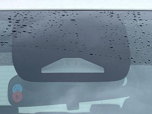 【トヨタセーフティセンス】走行中に前方の車両等を認識し、衝突しそうな時は警報とブレーキで衝突回避と被害軽減をアシスト。より安全にドライブをお楽しみいただけます。