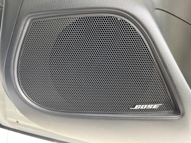 �yBOSE�T�E���h�V�X�e���z���[�J�[�I�v�V�����̍��i�ʃT�E���h�V�X�e���𓋍ځB��p�̃`���[�j���O���{���ꂽ�召�l�X�ȃX�s�[�J�[����ǎ��ȃT�E���h���t�ł��A�Տꊴ���ӂ�鉹����Ԃ����o���܂��B