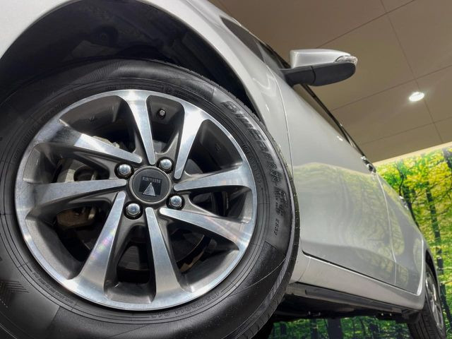 【純正オプション14インチアルミホイール】純正オプションホイールを装着。走行性能の向上に加え、外観もよりスタイリッシュになっています。