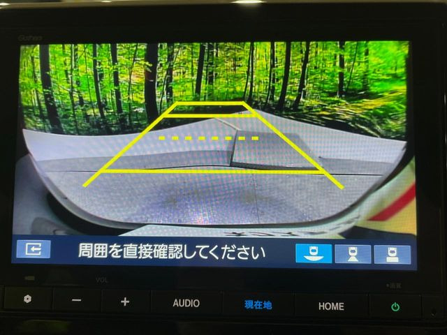 【バックカメラ】駐車時に後方がリアルタイム映像で確認できます。大型商業施設や立体駐車場での駐車時や、夜間のバック時に大活躍!運転スキルに関わらず、今や必須となった装備のひとつです!
