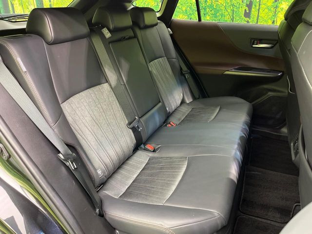 後部座席も気になるようなキズ・汚れやへたり等、大きなダメージはなく、良好な状態です。