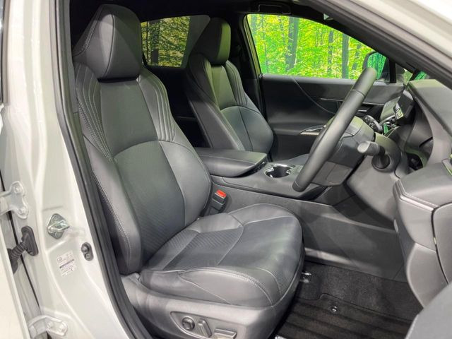 【シートベンチレーション】夏場は涼しい風でお尻や背中の熱やムレを防ぎ、冬はエアコンよりも早く温まってポカポカに!季節を問わず快適に過ごせます。